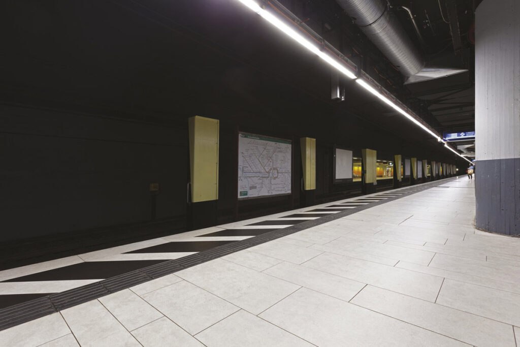 DEUTSCHE BAHN / S- BAHNHOF HAUPTWACHE