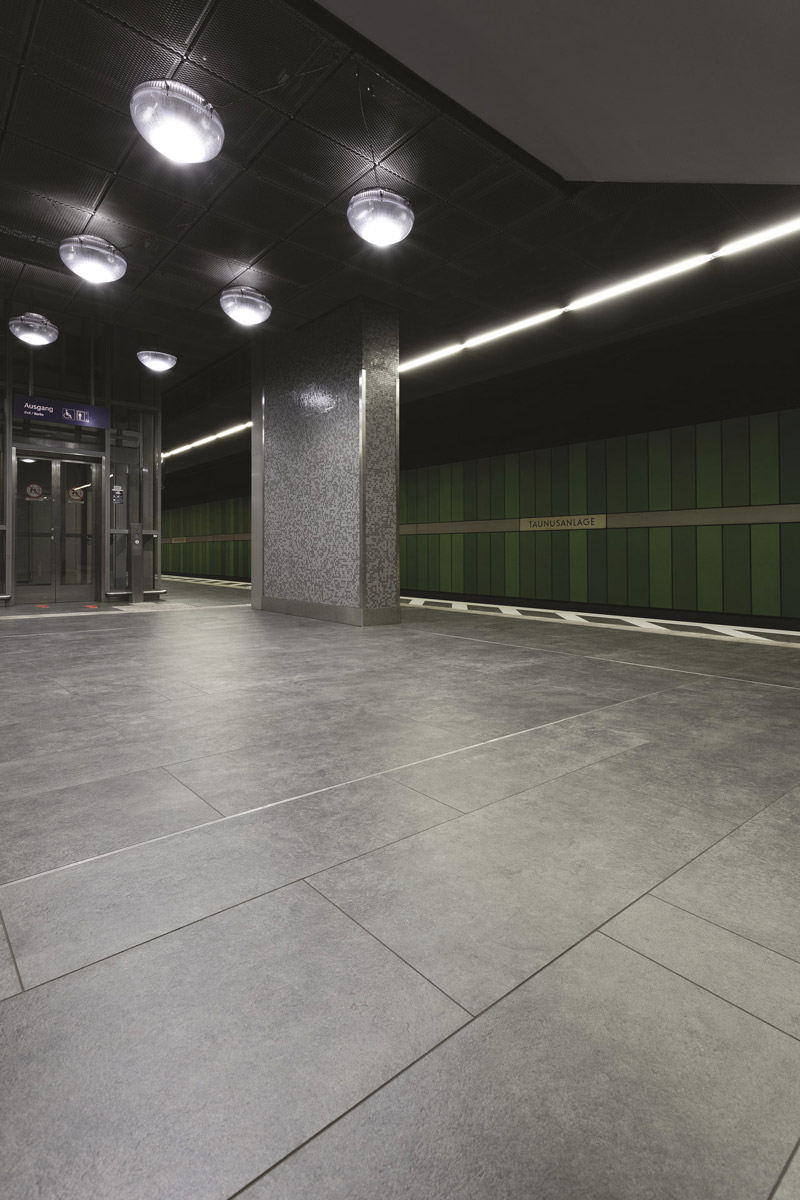 DEUTSCHE BAHN / S- BAHNHOF TAUNUSANLAGE